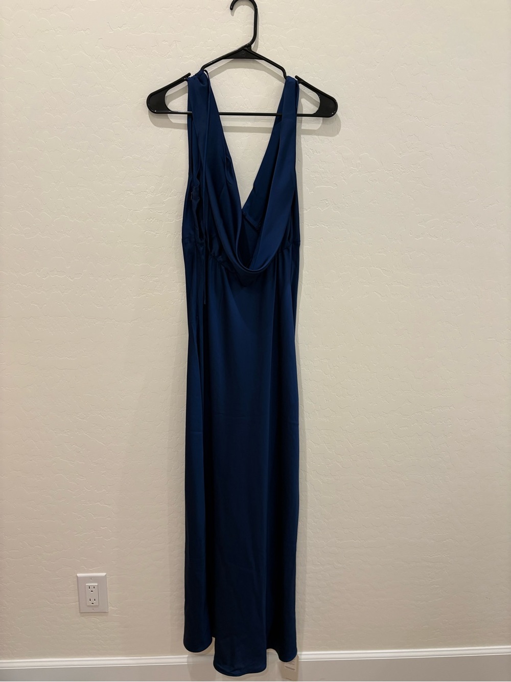 Abercrombie & Fitch Women’s Plunge Cowl Back Maxi Dress in Navy - Picture 6 of 8